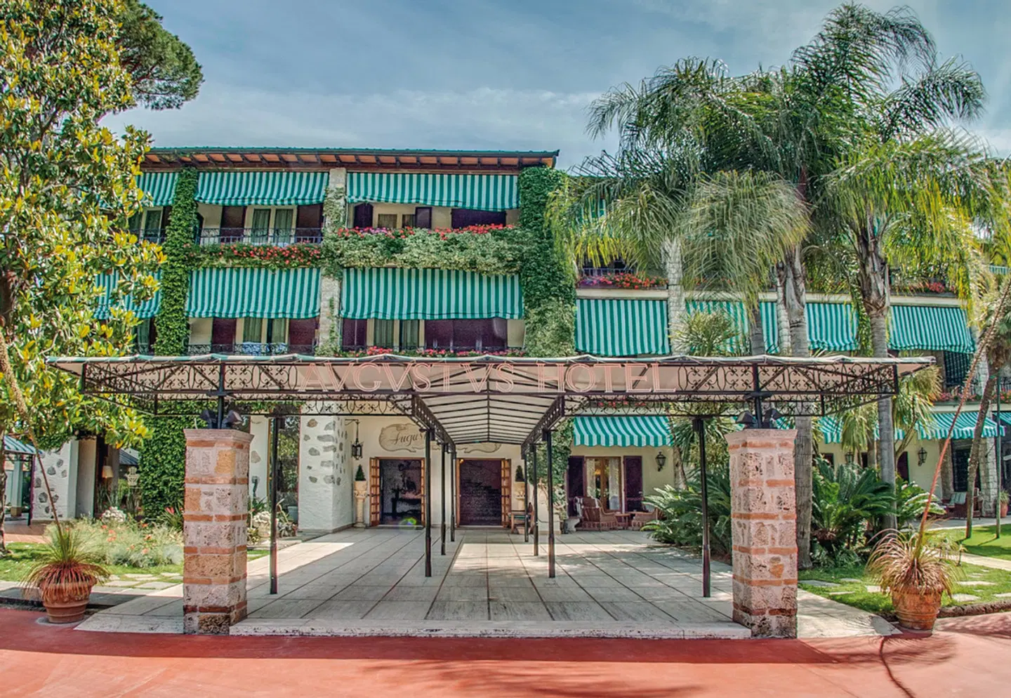 Augustus Hotel & Resort EXTERIOR
