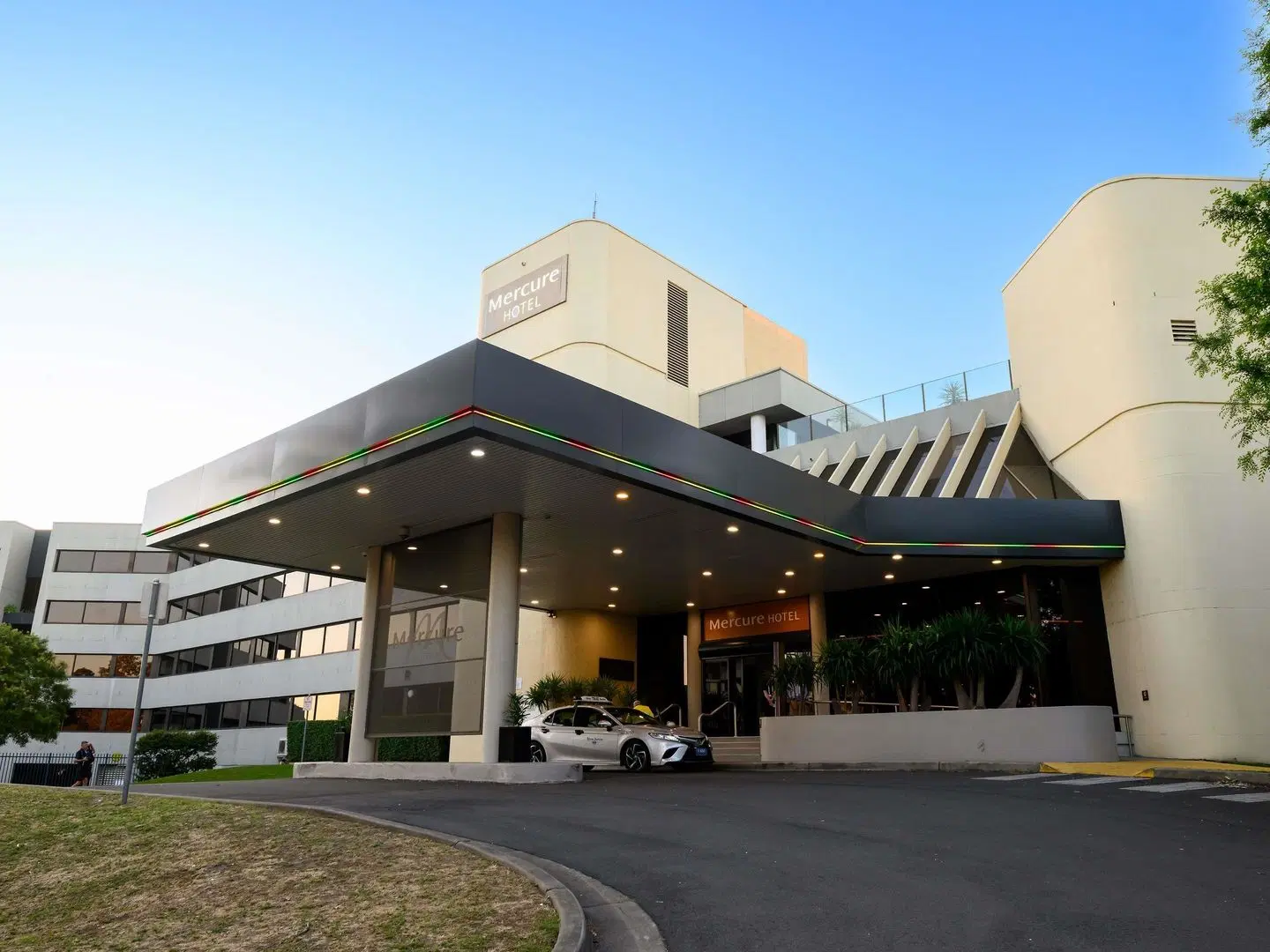 Mercure Penrith EXTERIOR