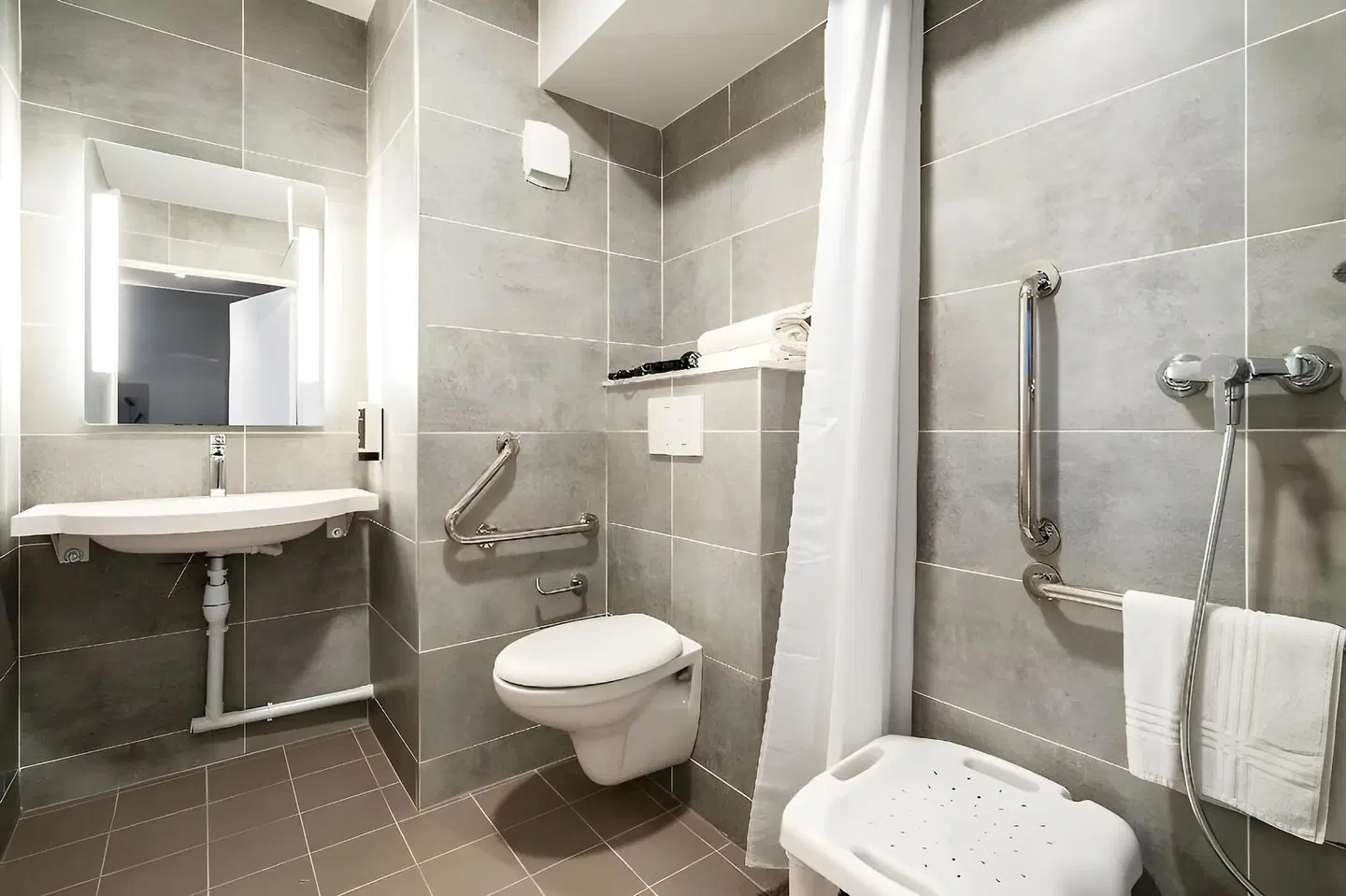 B&B Hotel Rennes Parc Expo Aéroport BATHROOM