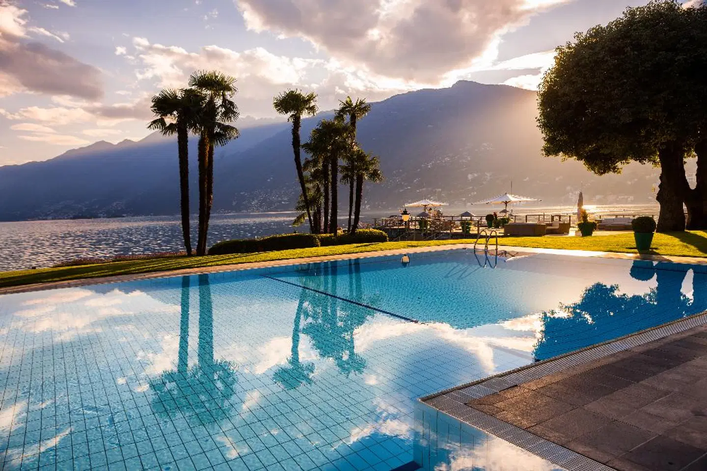 Eden Roc OUTDOOR_POOL