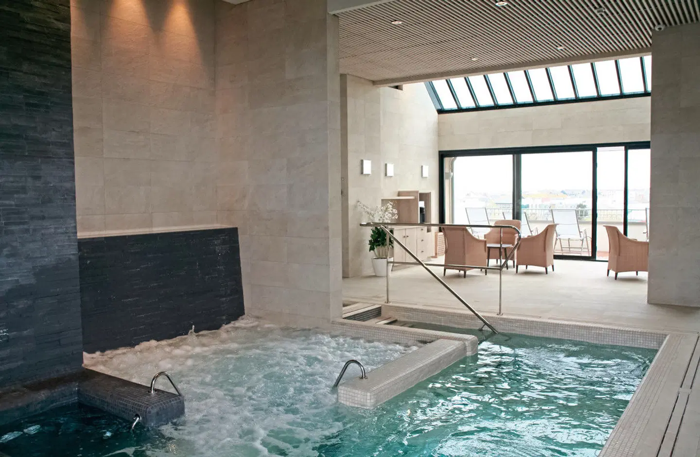 Le Nouveau Monde INDOOR_POOL