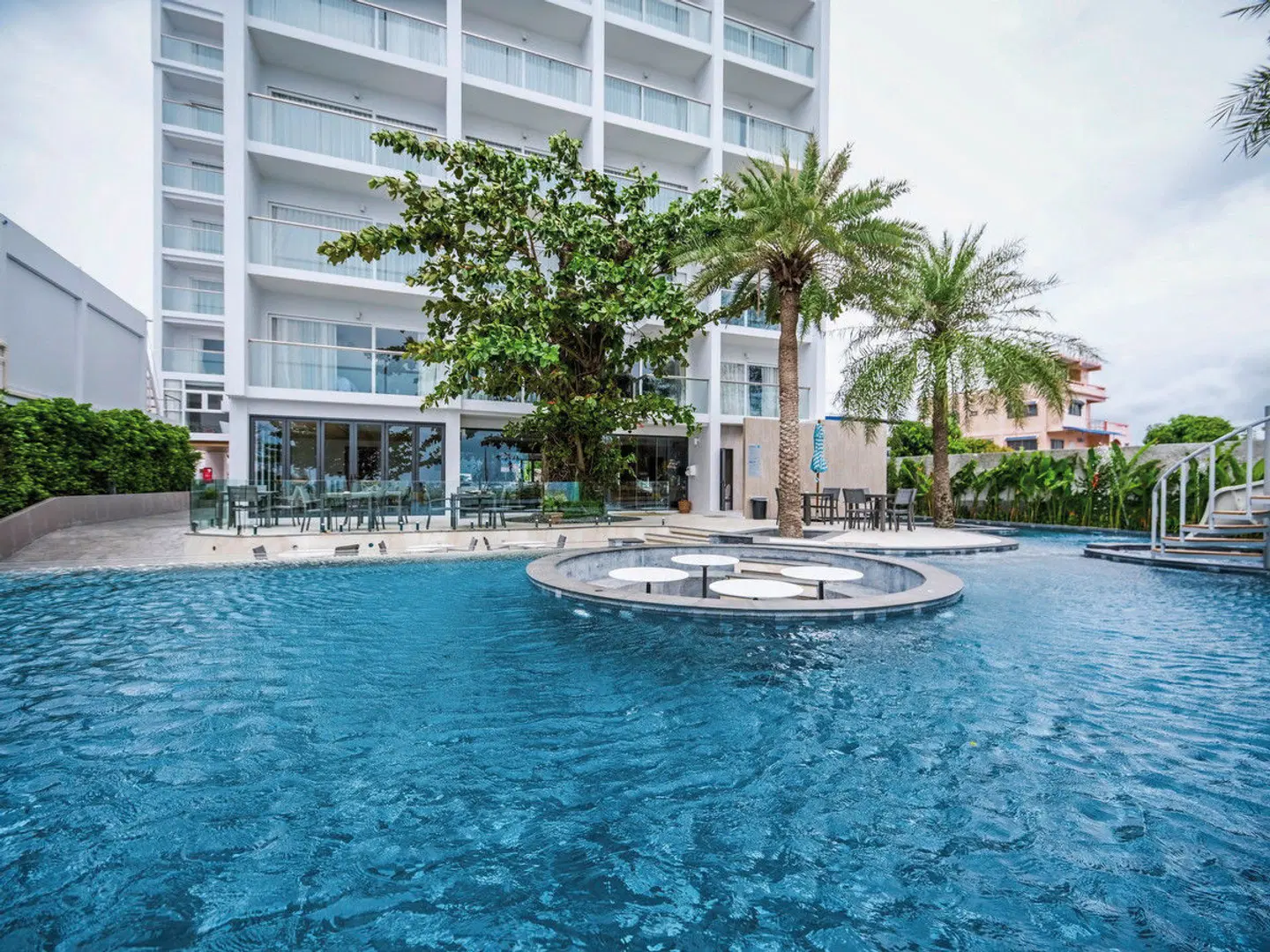 Worita Cove Hotel OUTDOOR_POOL