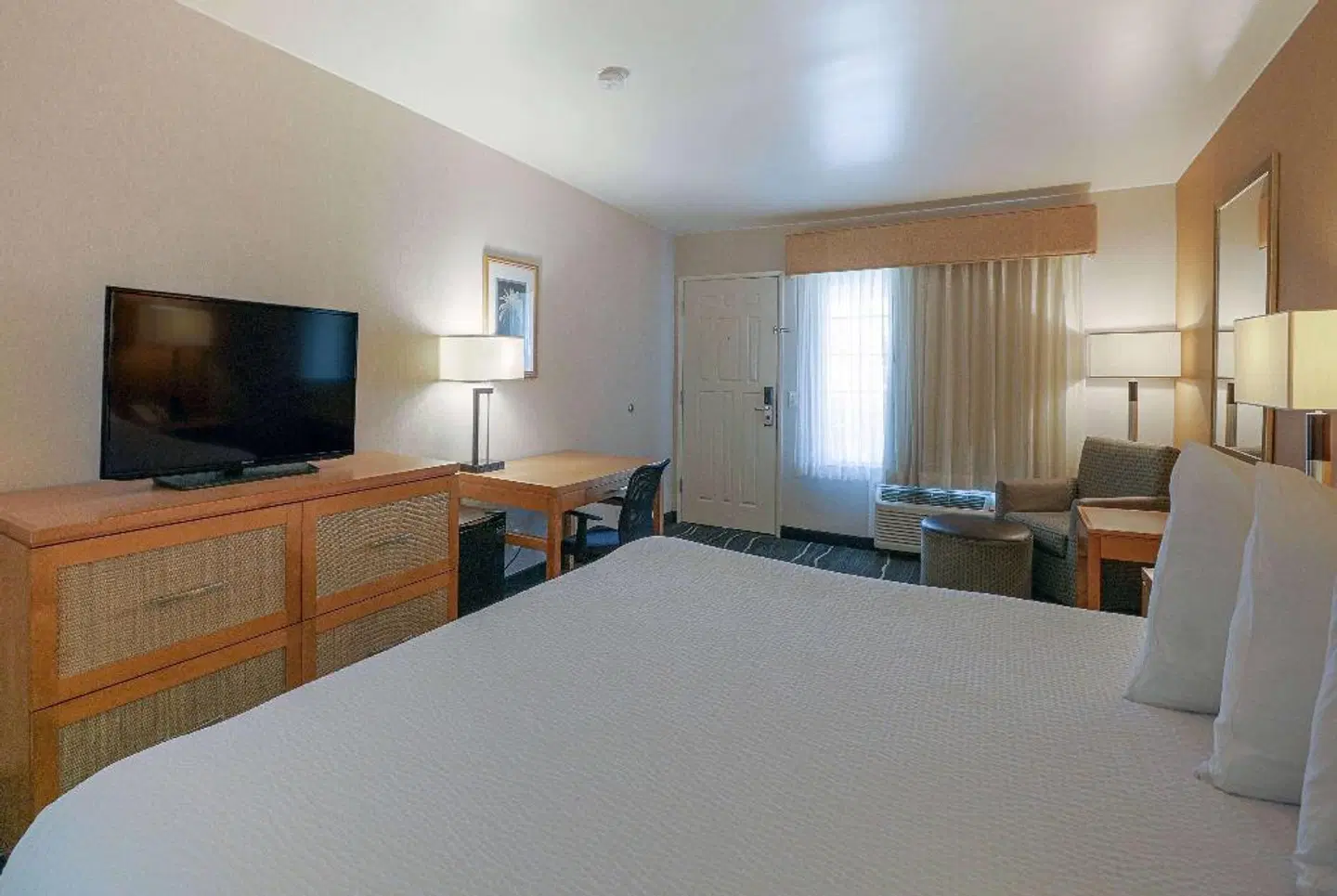 Ramada by Wyndham Costa Mesa/Newport Beach ROOM_EXAMPLE