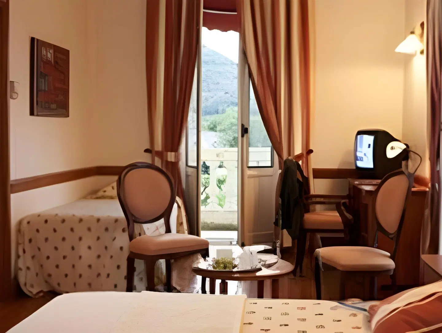 Grand Hotel De France ROOM_EXAMPLE