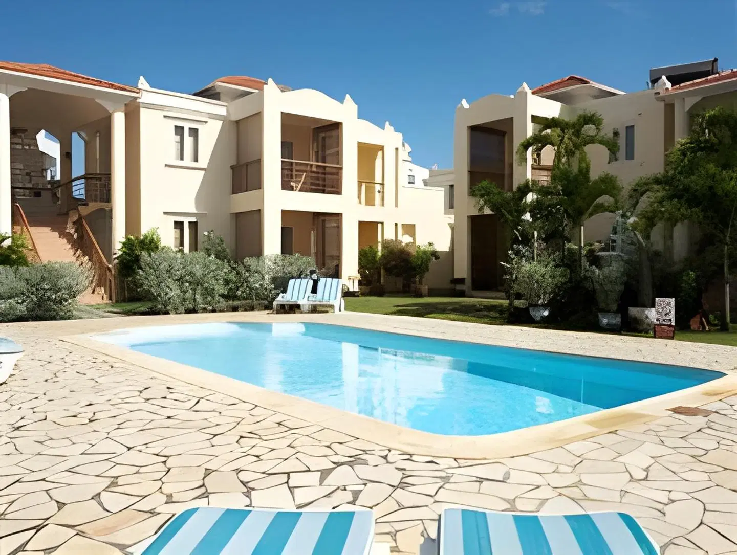 La Pointe Villas OUTDOOR_POOL