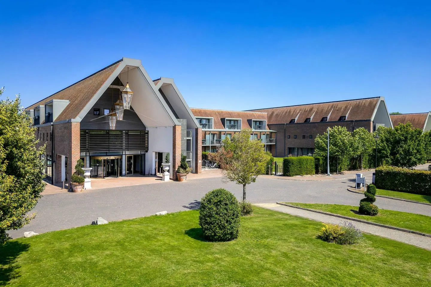 Hilton London Syon Park EXTERIOR