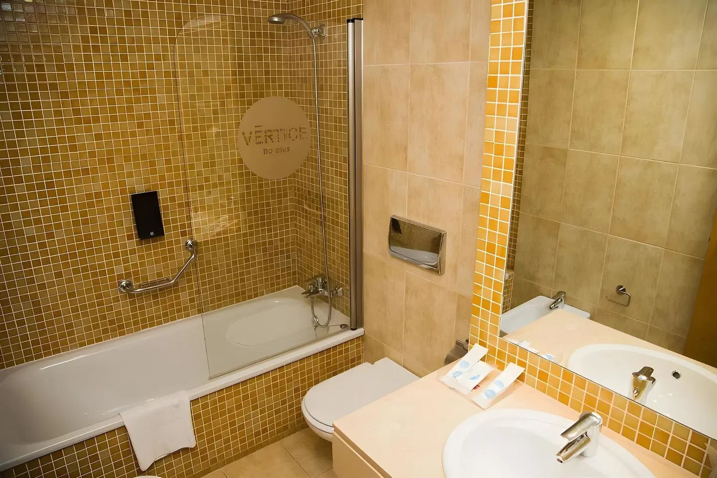 Hotel Vértice Sevilla Aljarafe Badezimmer