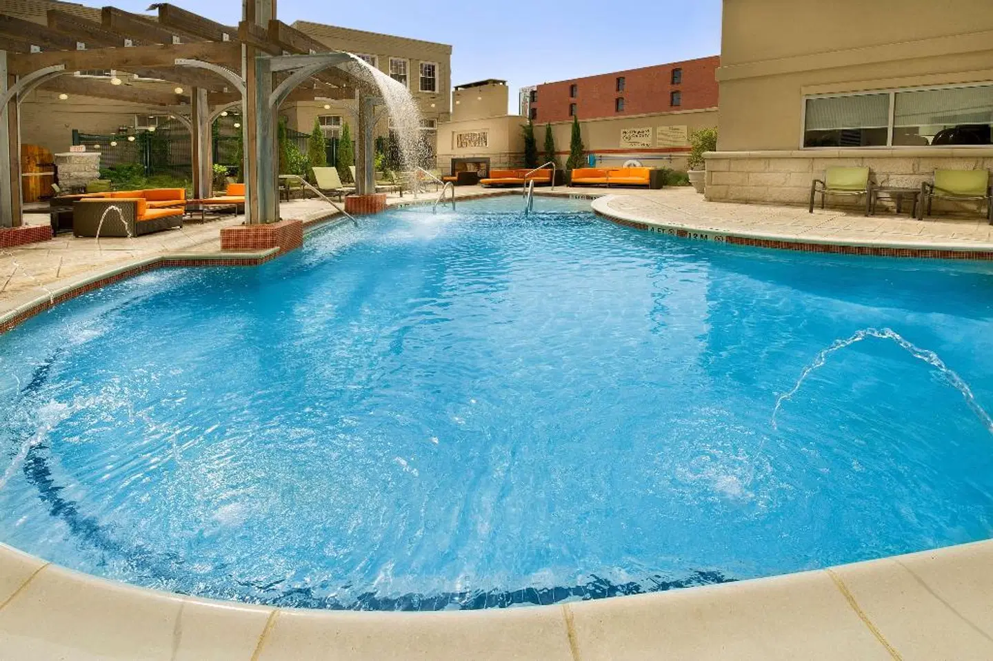 Hampton Inn & Suites Chattanooga/Downtown OUTDOOR_POOL