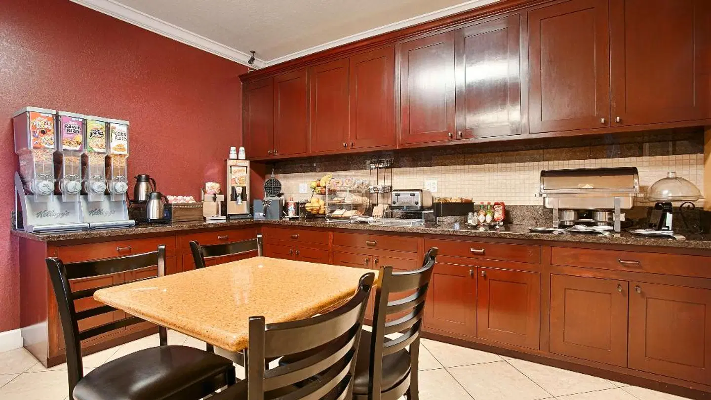 Best Western Anderson Inn BAR