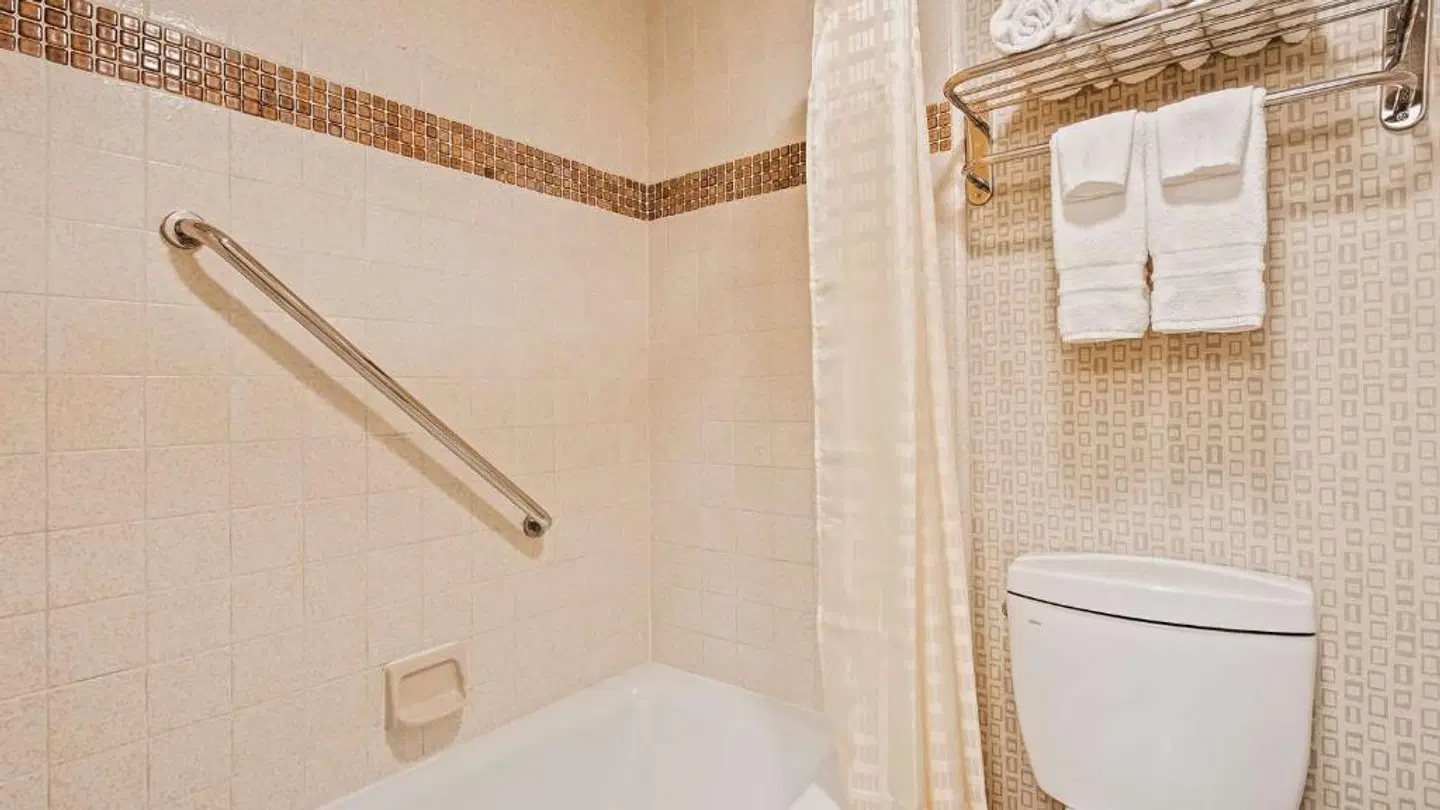 Best Western Los Angeles Worldport Hotel Badezimmer