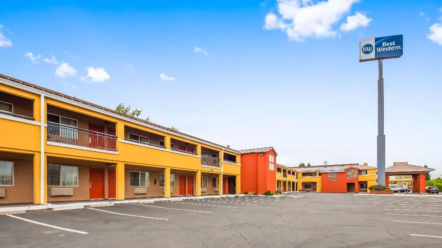 Best Western Anderson Inn EXTERIOR