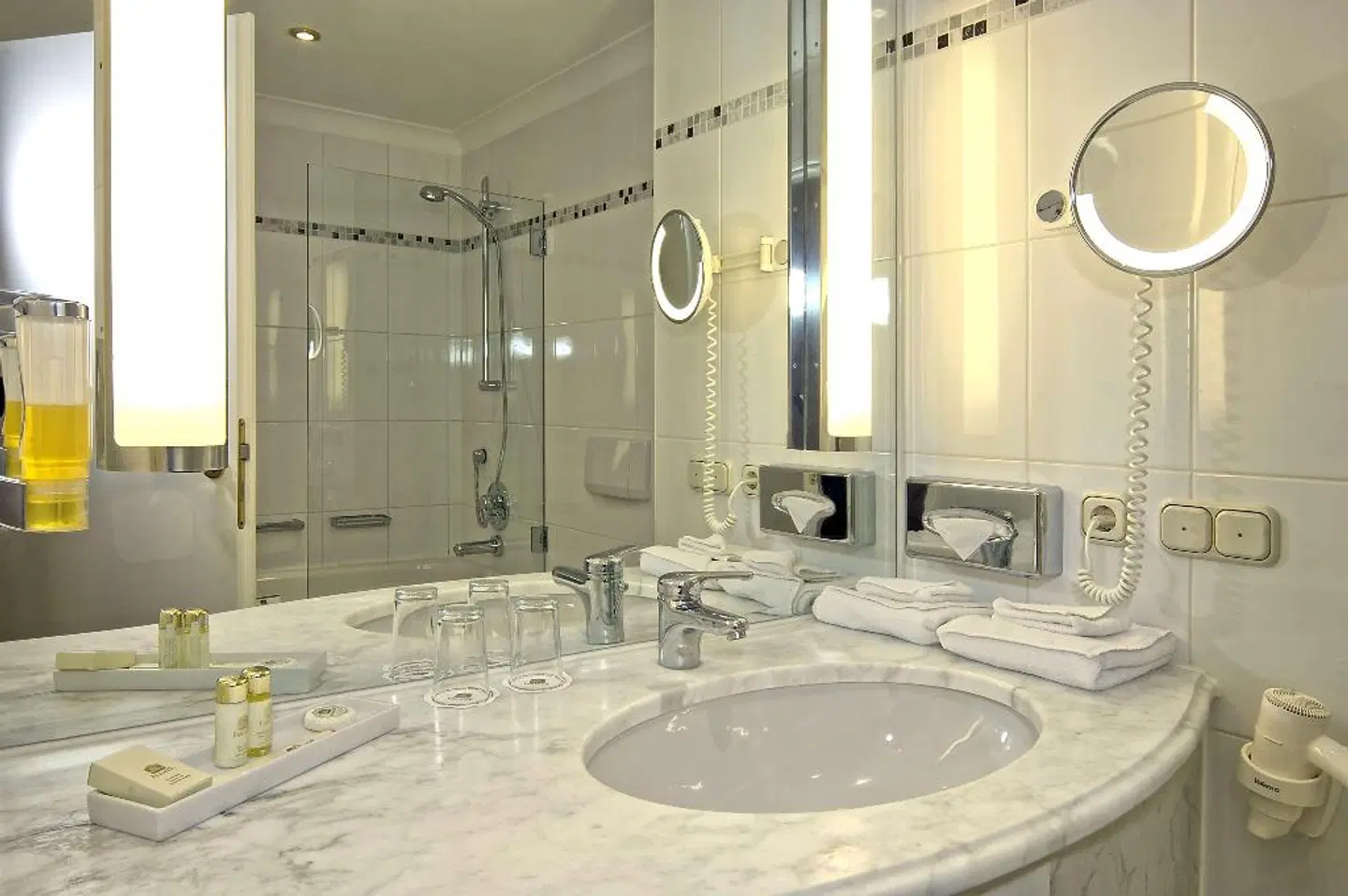 Best Western Premier Bayerischer Hof Miesbach BATHROOM