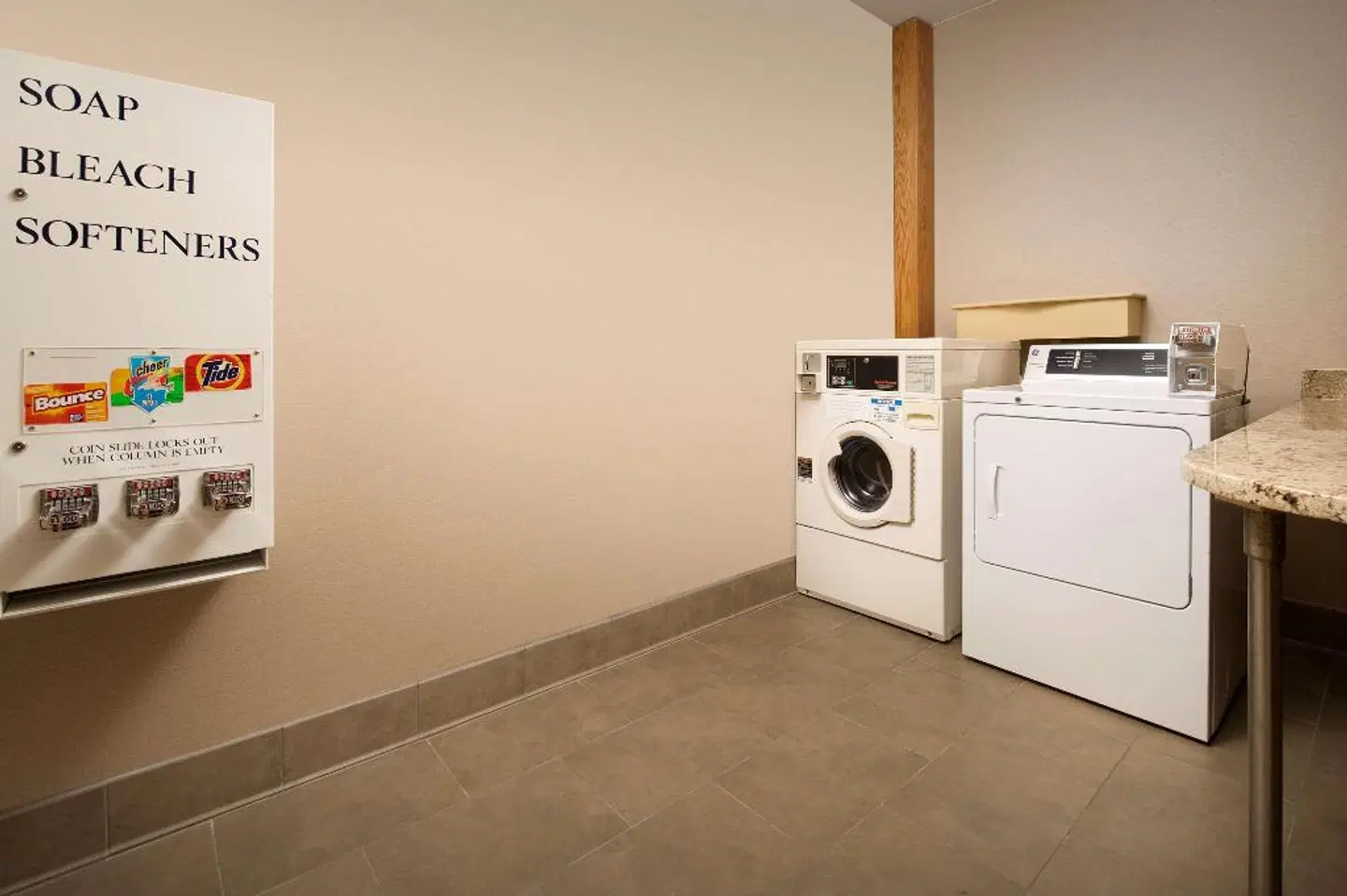 Hampton Inn Kansas City The Legends Badezimmer