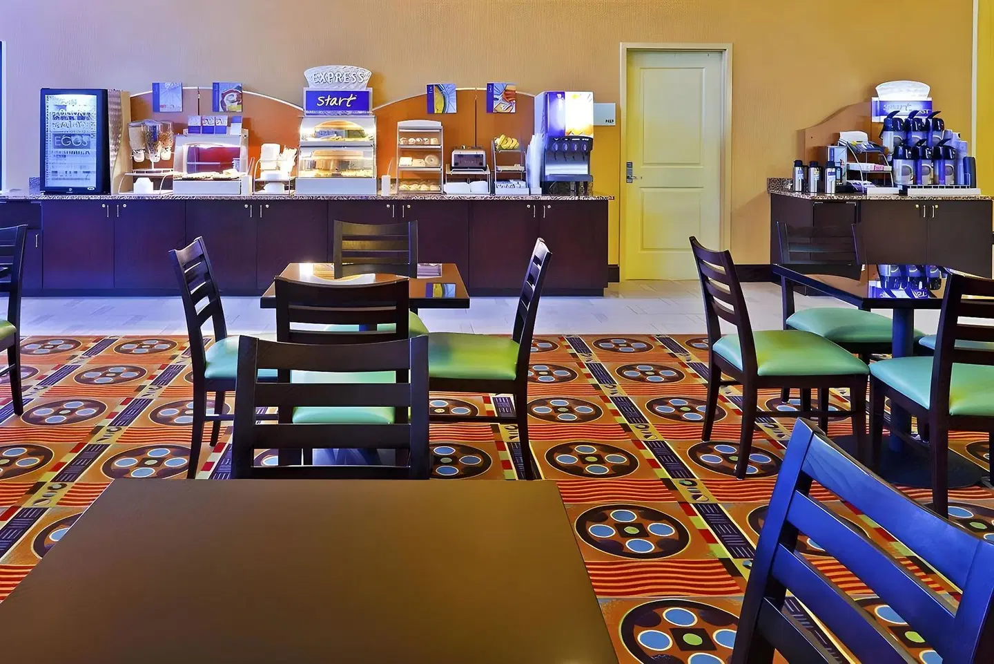 Holiday Inn Express & Suites Nashville-Opryland Bar