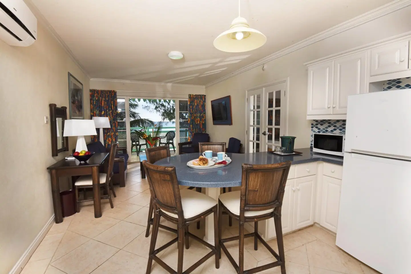 Coral Mist Beach Hotel Restaurant