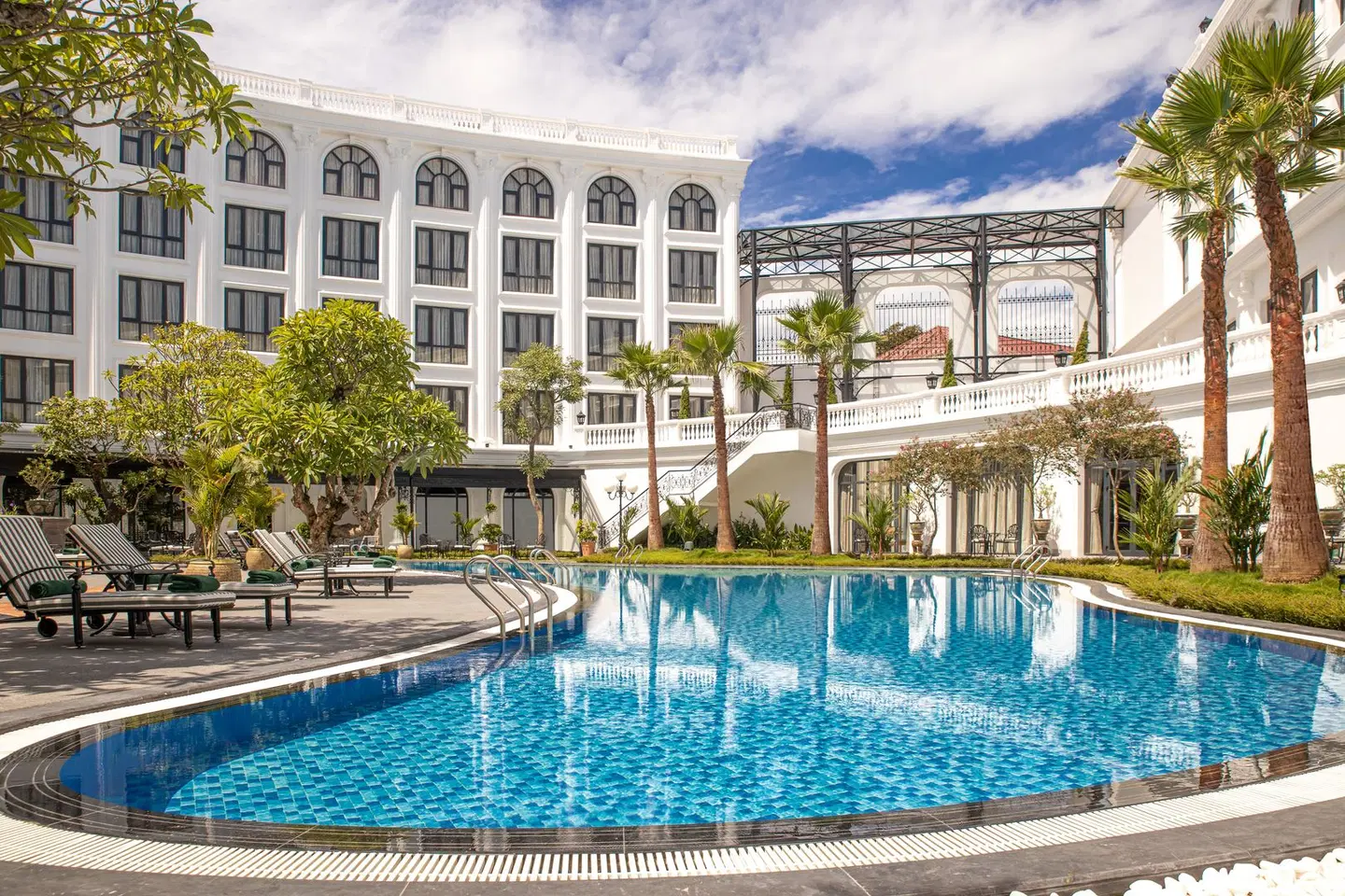 Silk Path Grand Hue Hotel OUTDOOR_POOL