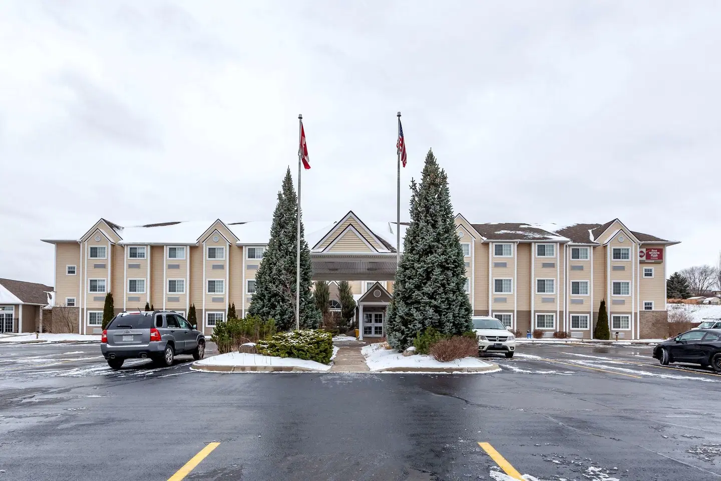 Best Western Plus Woodstock Inn & Suites EXTERIOR