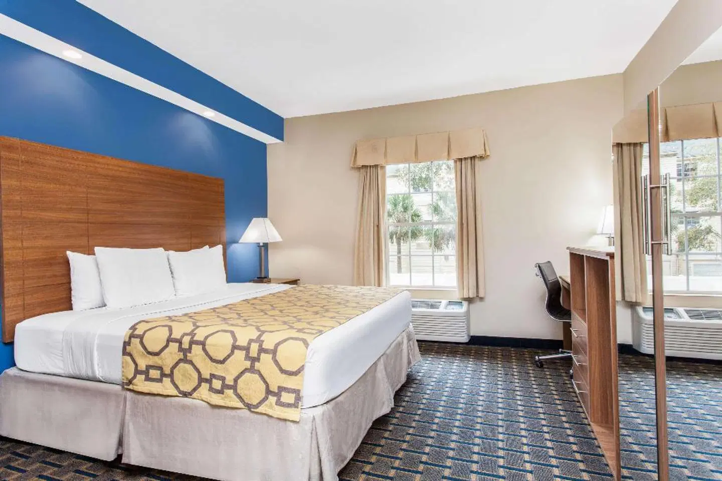 Baymont by Wyndham Jacksonville/Butler Blvd ROOM_EXAMPLE