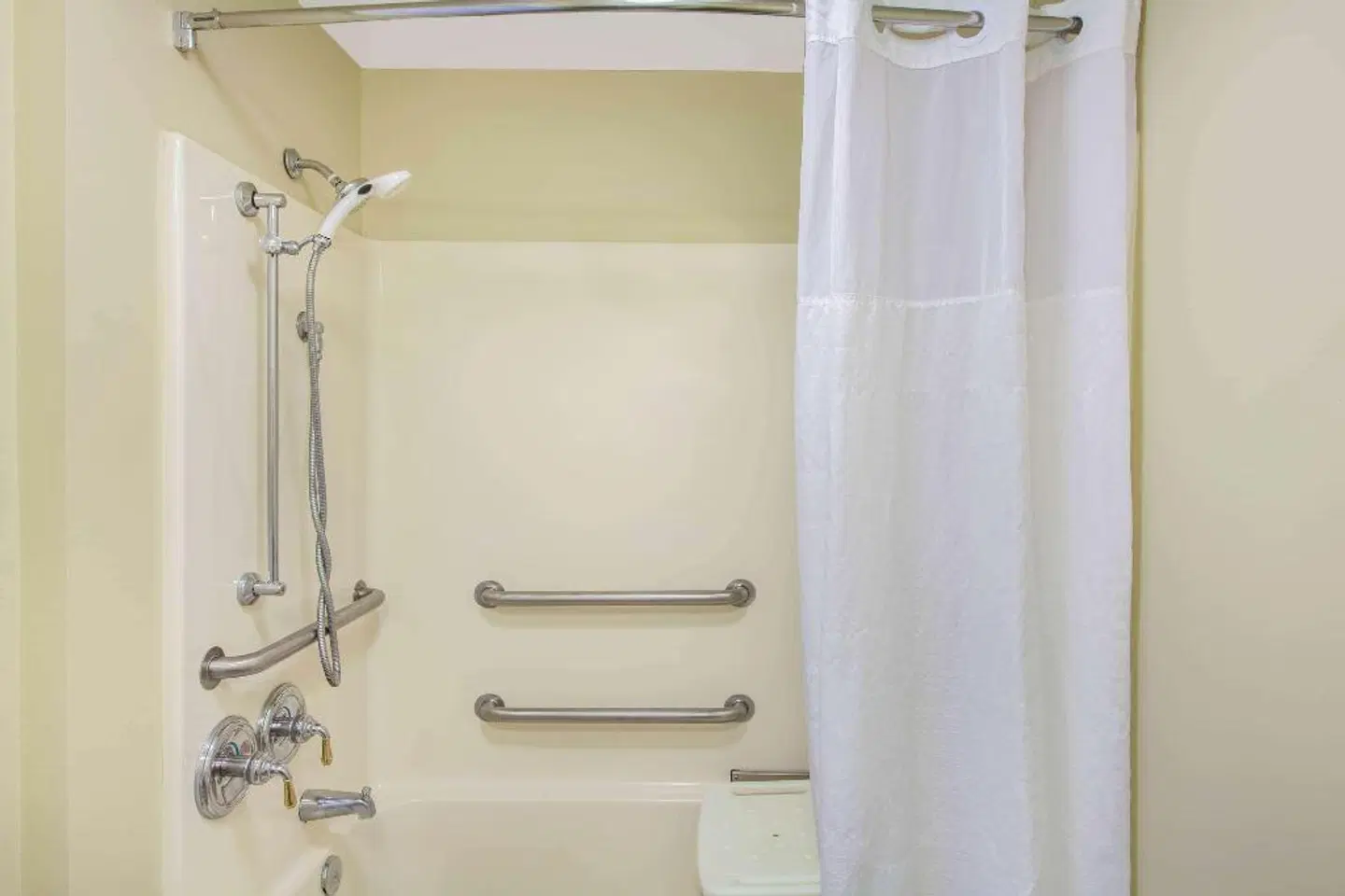 Baymont by Wyndham Jacksonville/Butler Blvd Badezimmer