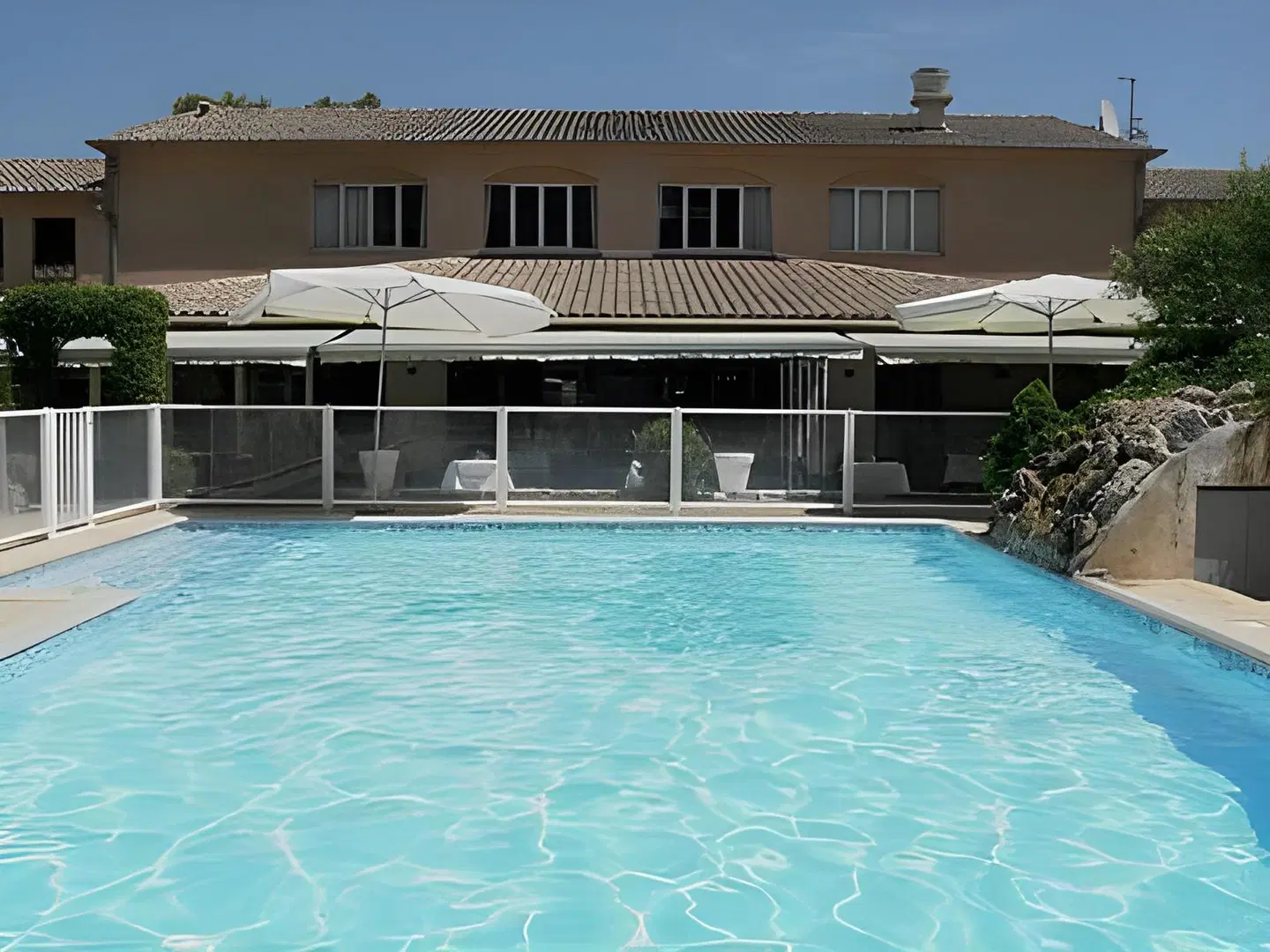 Logis Hostellerie De L'Abbaye OUTDOOR_POOL