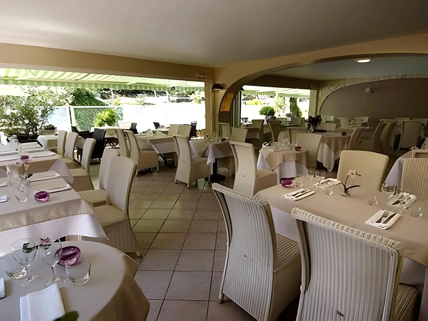 Logis Hostellerie De L'Abbaye RESTAURANT