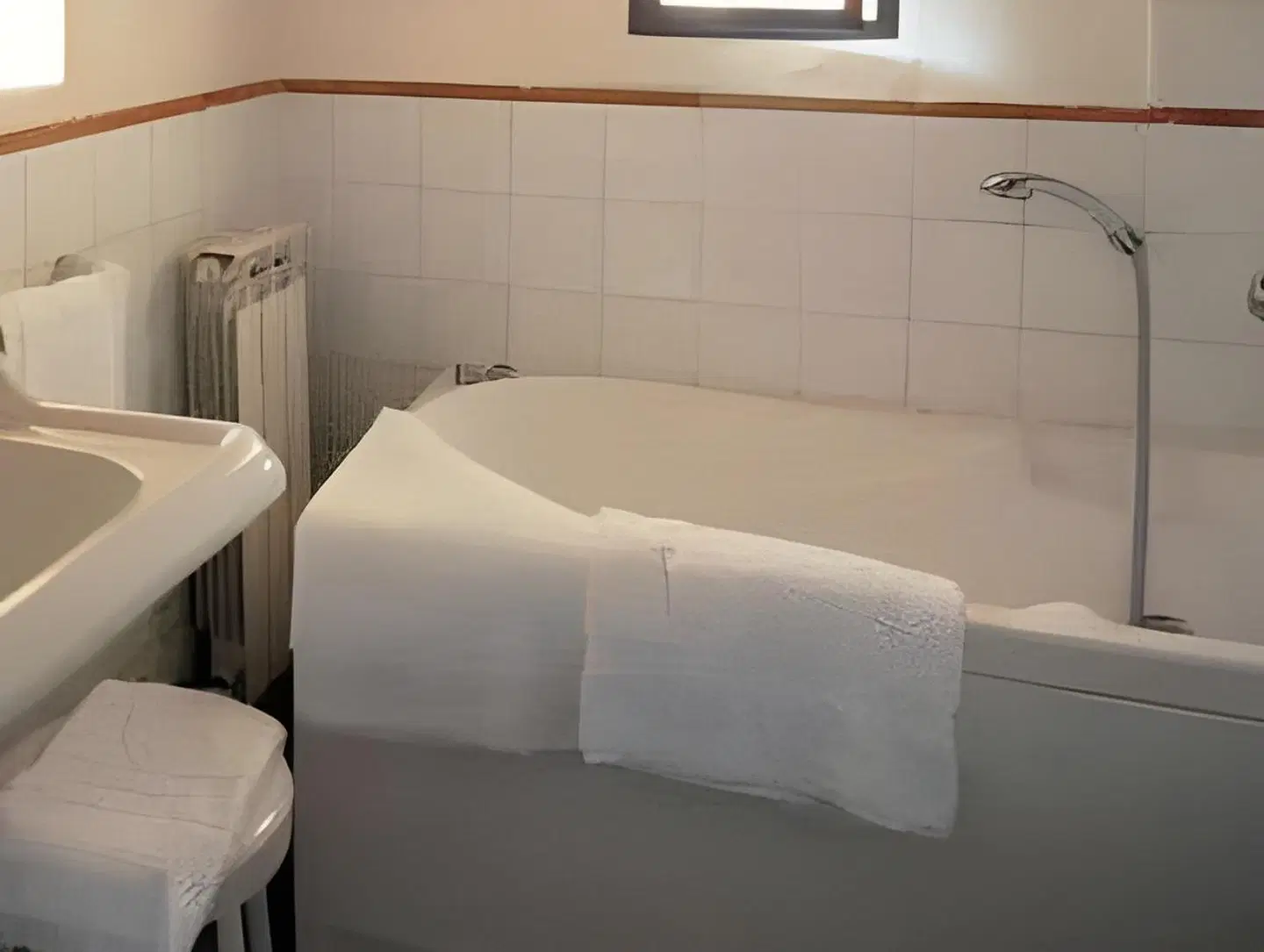 Abbazia San Pietro In Valle BATHROOM