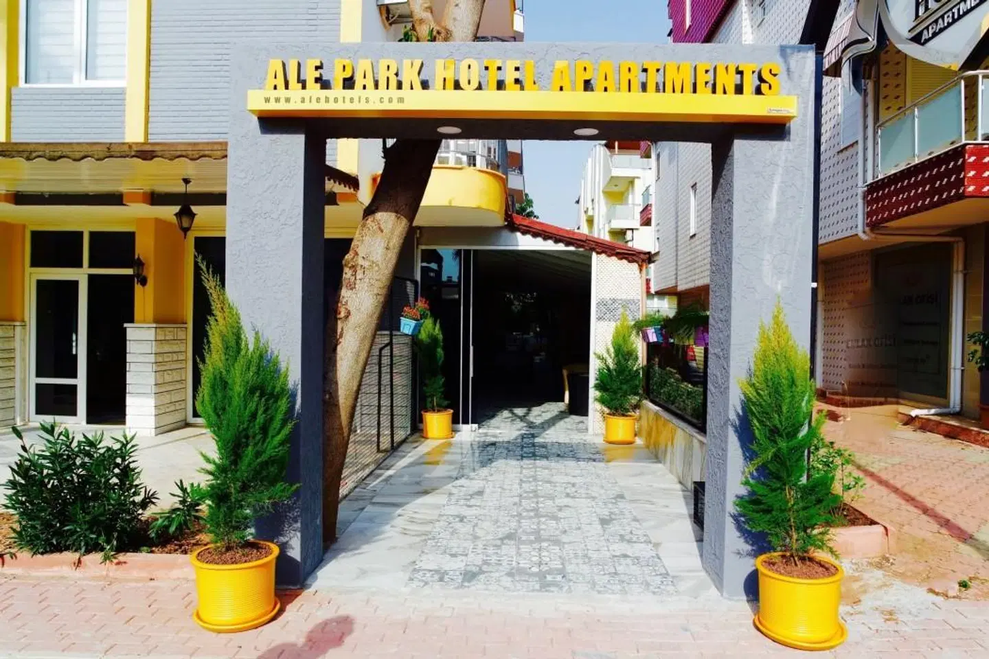 Ale Park Hotel EXTERIOR