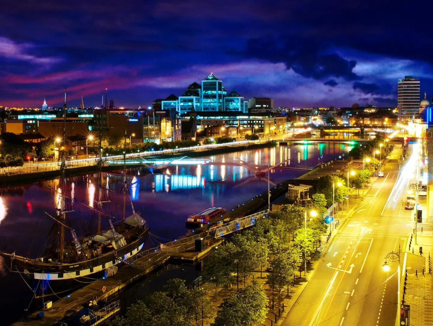 The Spencer Hotel EXTERIOR