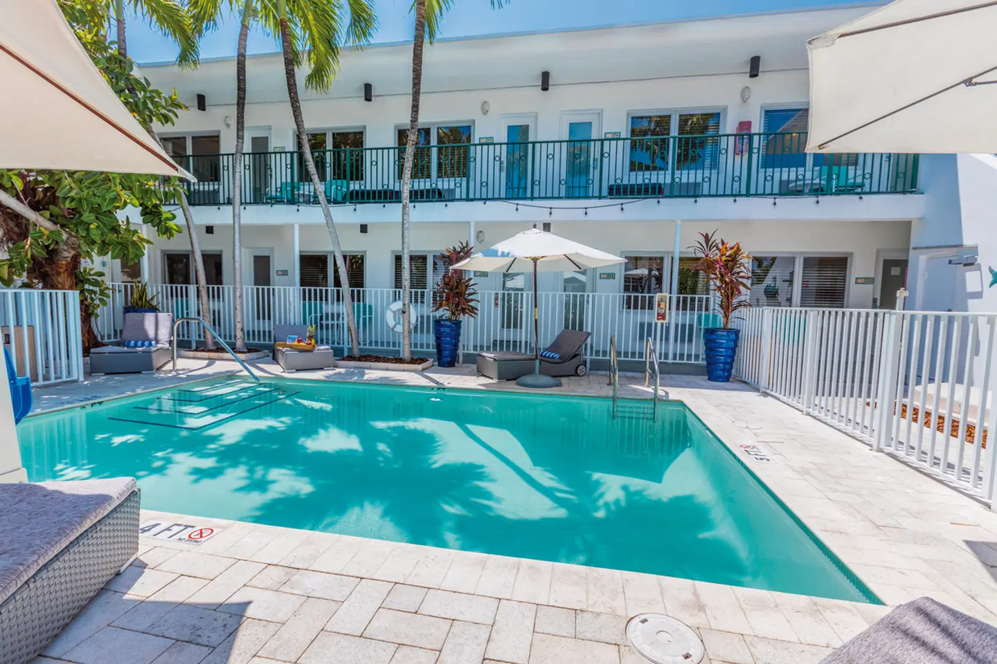 Seaside All Suites Hotel INDOOR_POOL