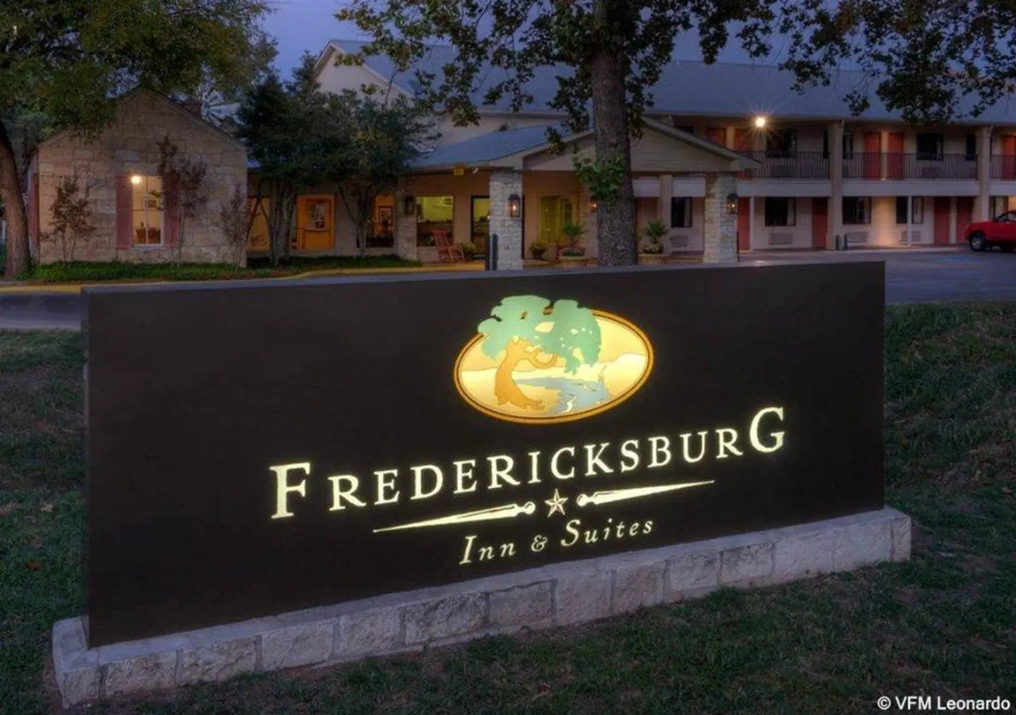 Fredericksburg Inn and Suites EXTERIOR