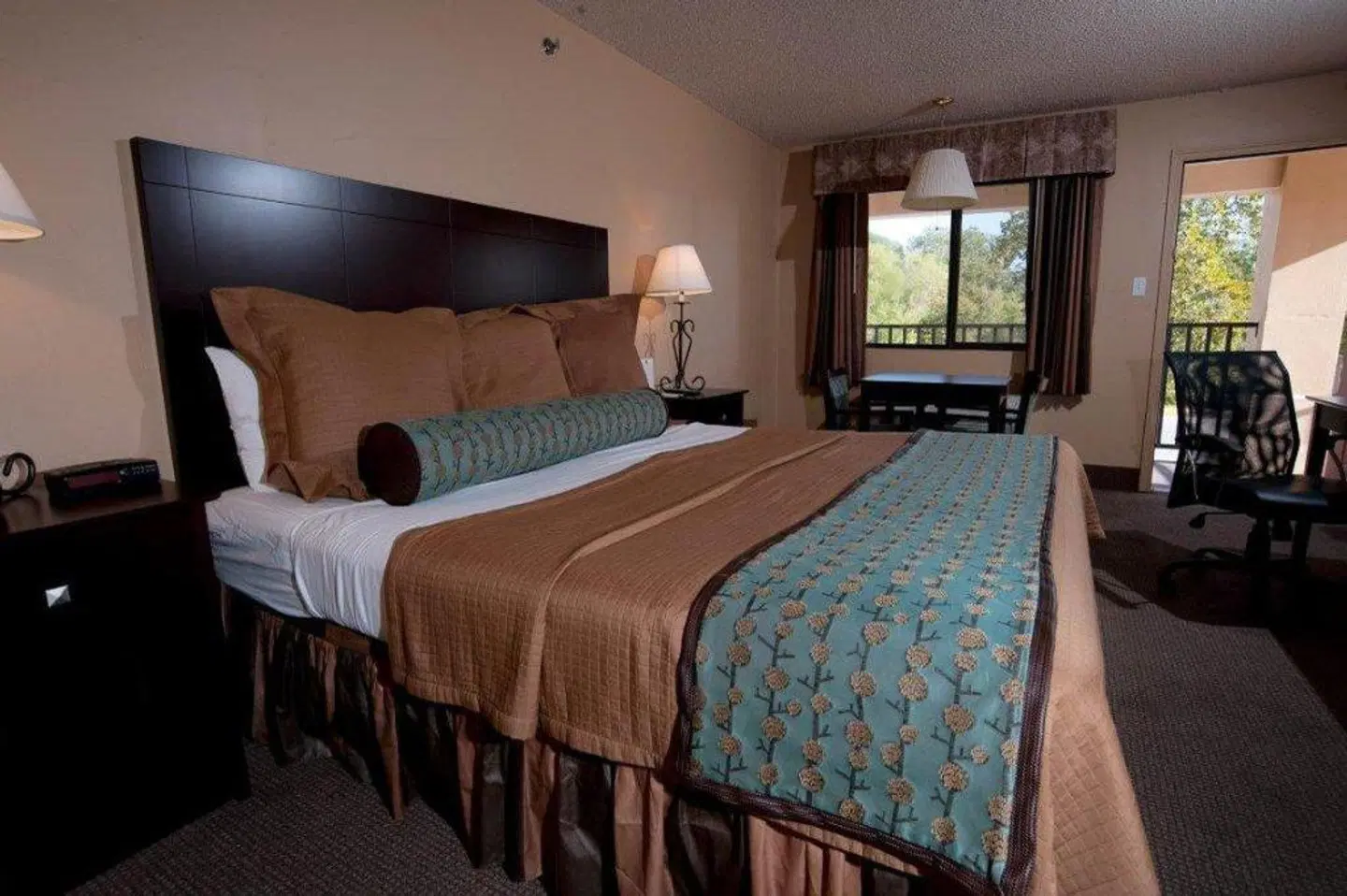 Fredericksburg Inn and Suites ROOM_EXAMPLE