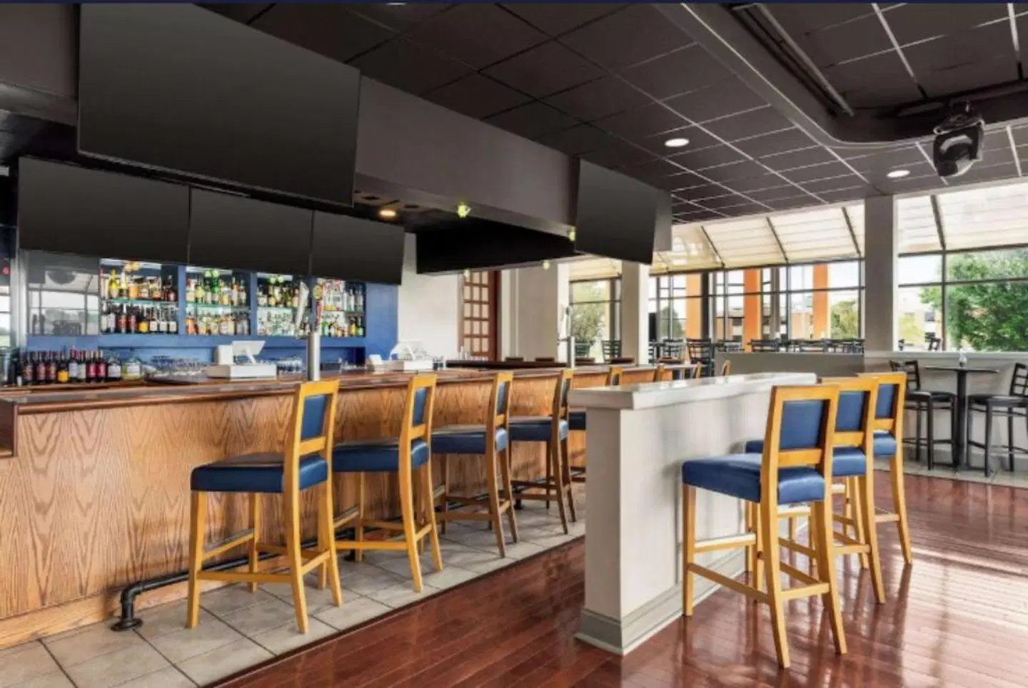 Days Hotel by Wyndham Allentown Airport / Lehigh Valley BAR
