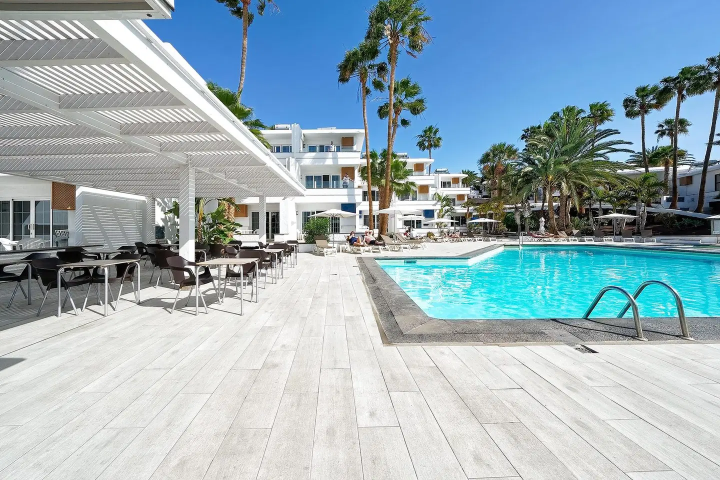 LABRANDA El Dorado Apartments OUTDOOR_POOL