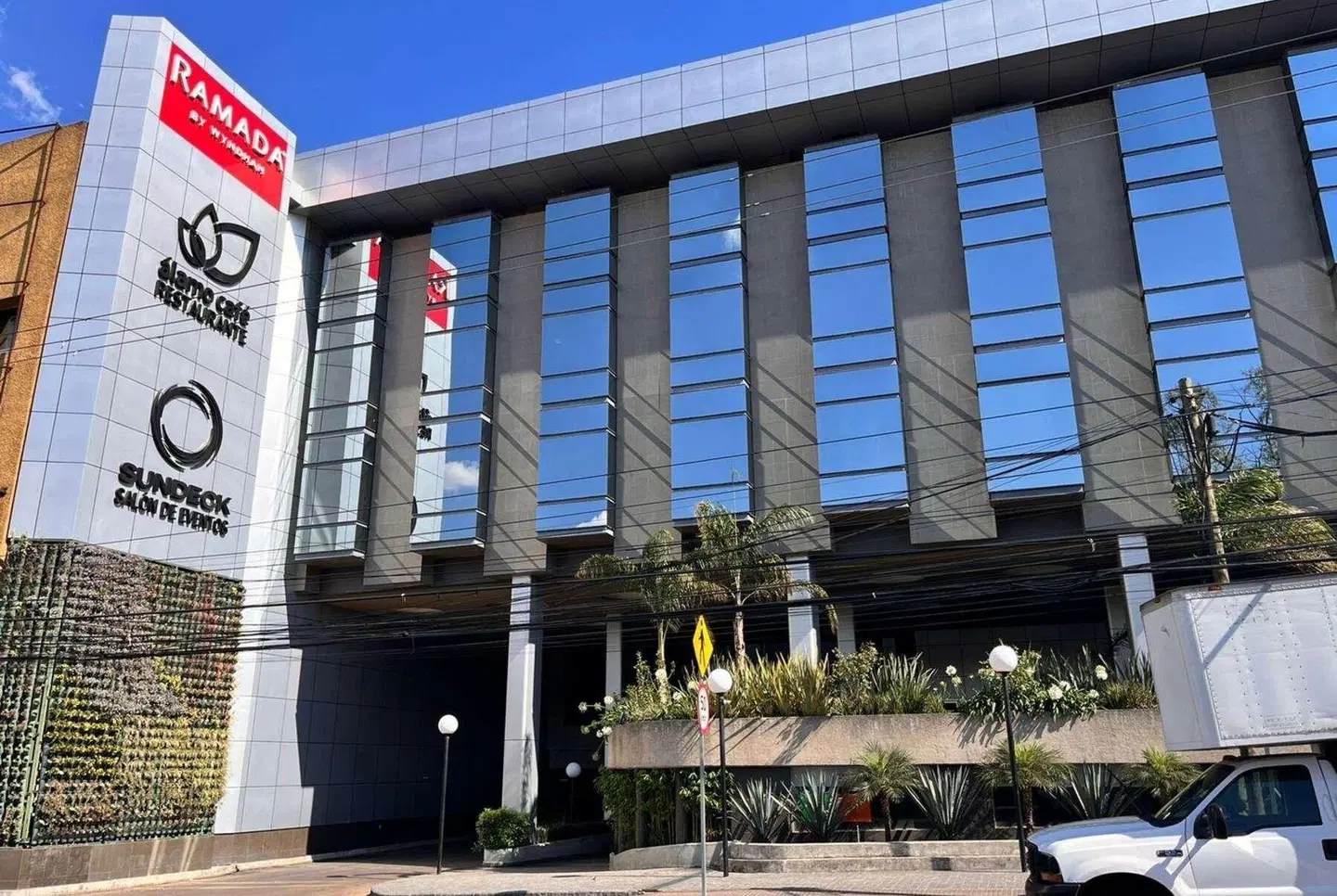 Ramada by Wyndham Mexico City Santa Fe EXTERIOR