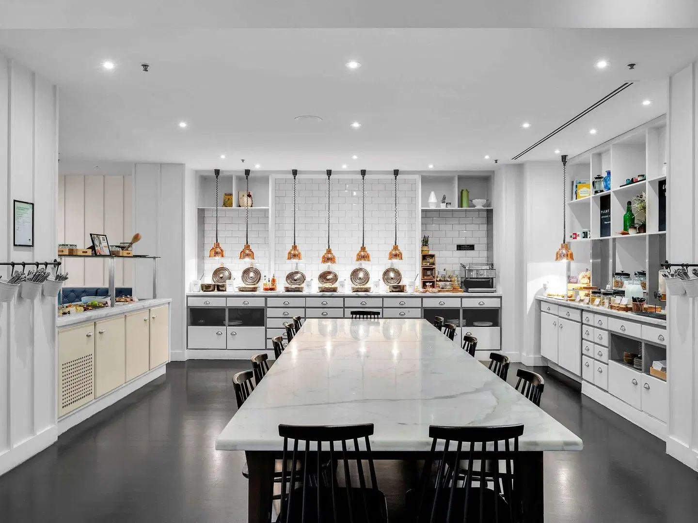 Mantra on Russell LOUNGE_LOBBY