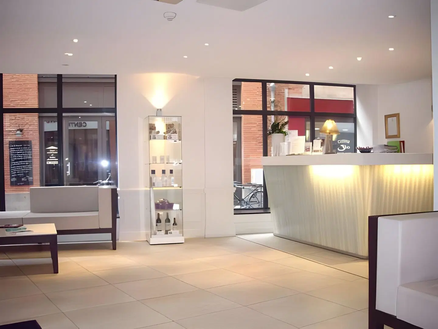 Ours Blanc Toulouse Centre LOUNGE_LOBBY