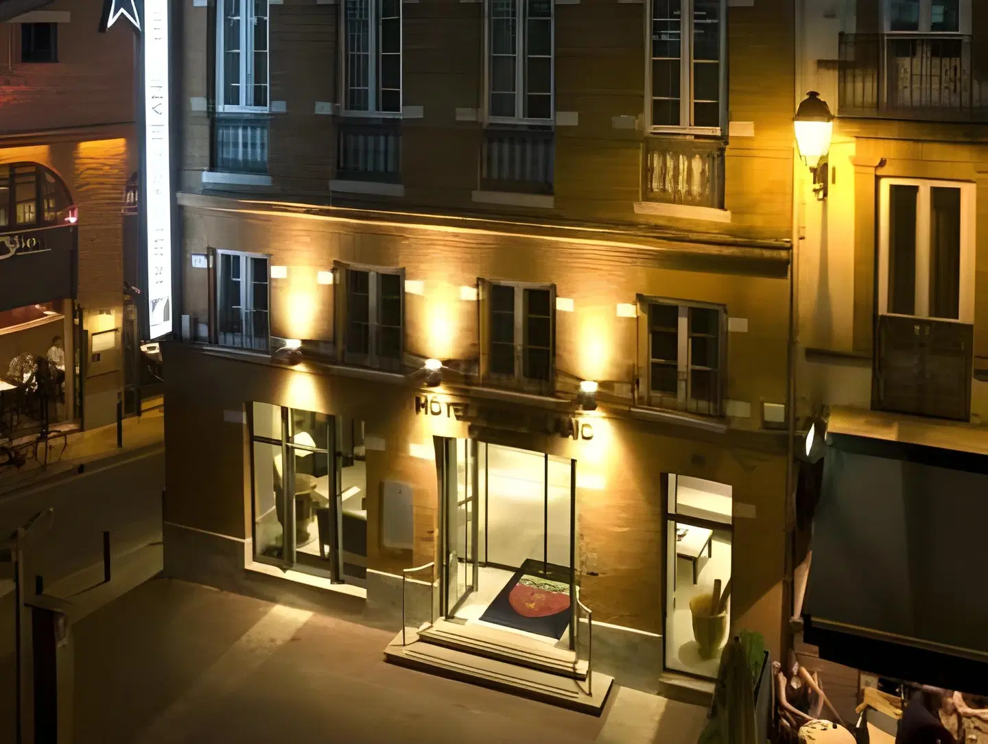 Ours Blanc Toulouse Centre SPORTS_AND_LEISURE