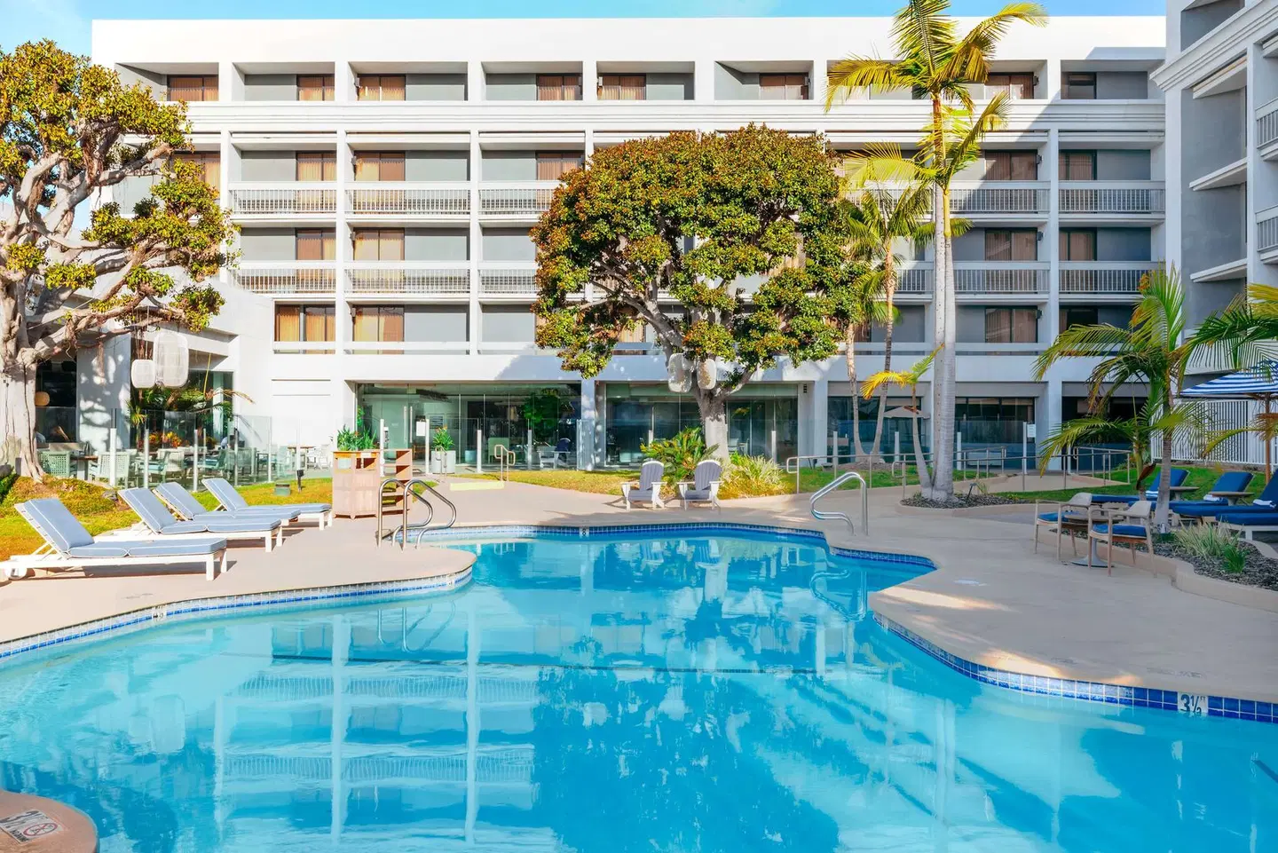 Hotel MdR Marina del Rey - a DoubleTree by Hilton OUTDOOR_POOL