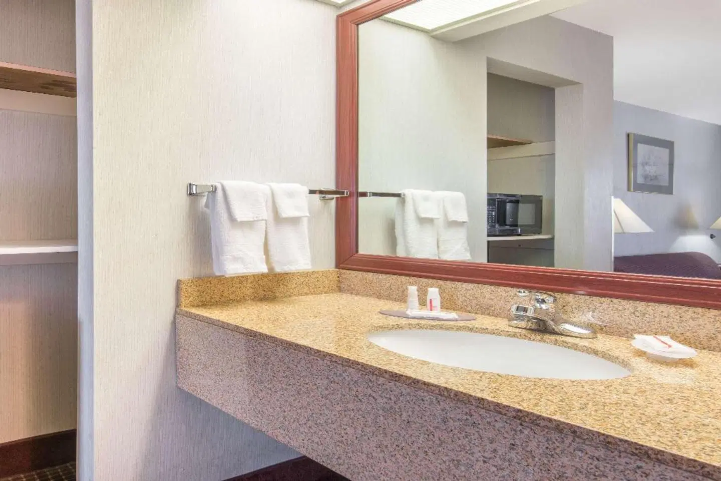 Baymont by Wyndham Topeka BATHROOM