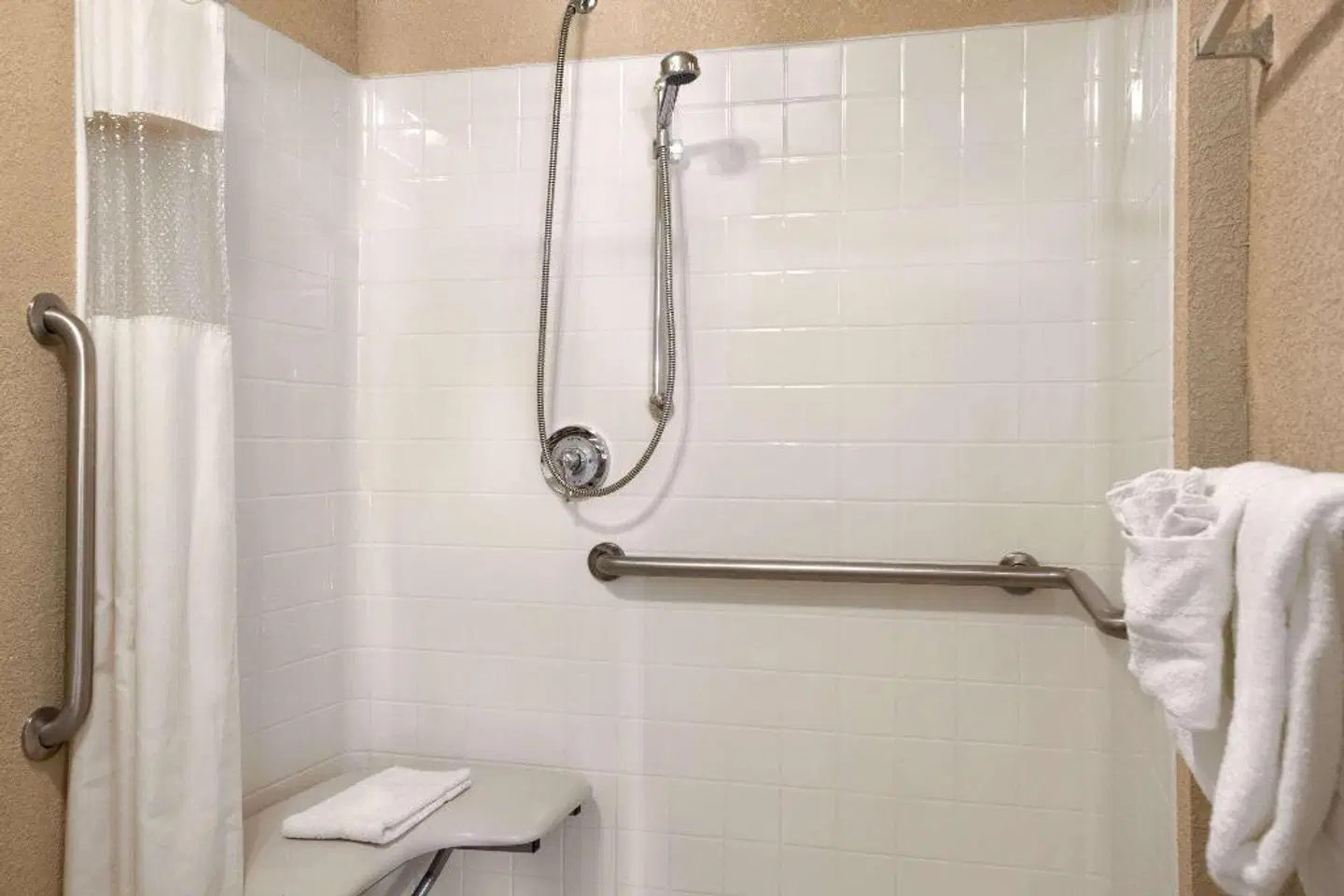 Days Inn by Wyndham Montrose BATHROOM