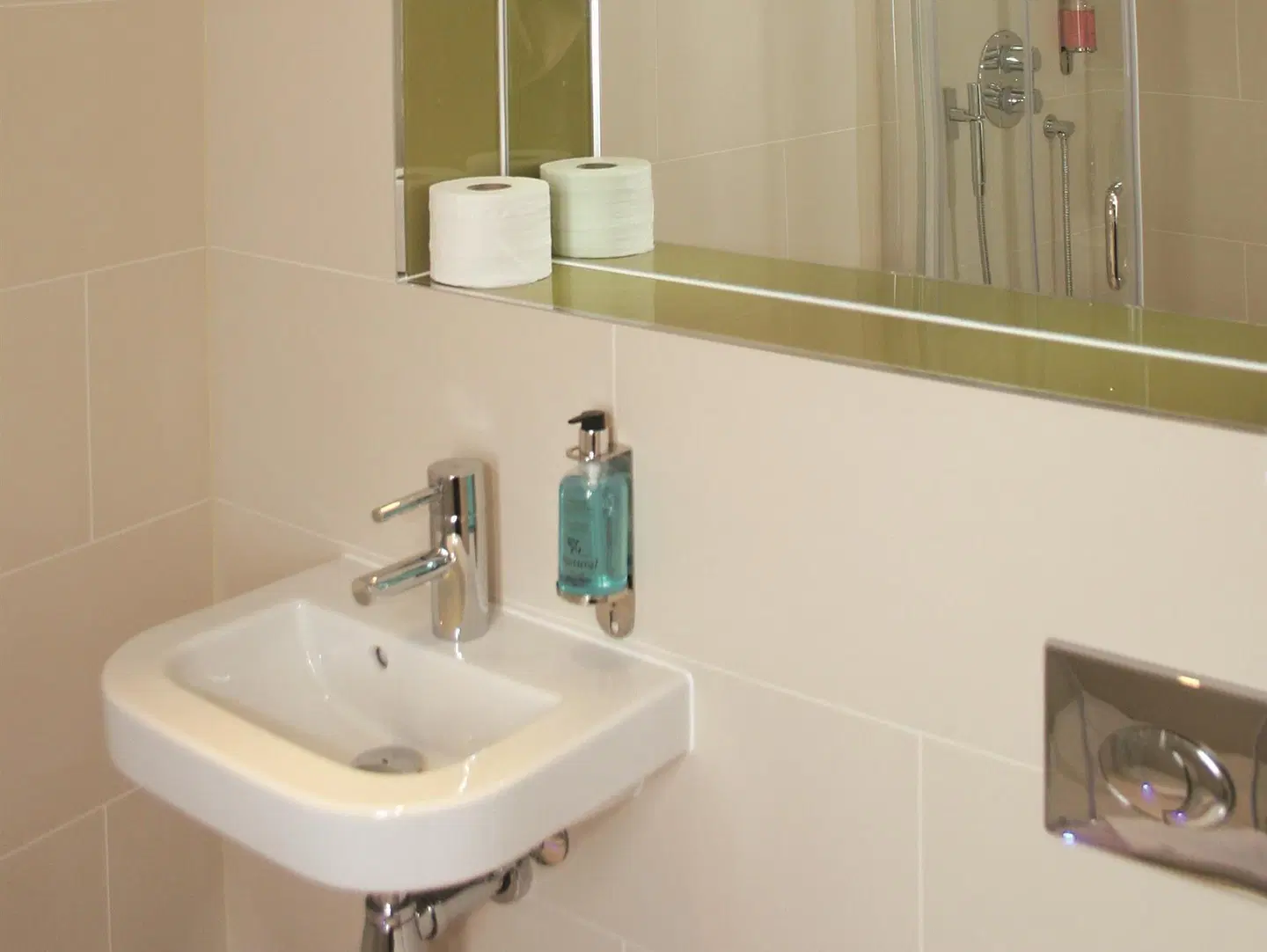 Seraphine Kensington Olympia BATHROOM