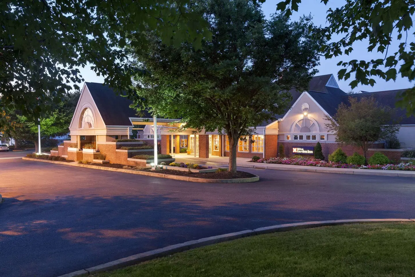 Hilton Garden Inn Lancaster EXTERIOR