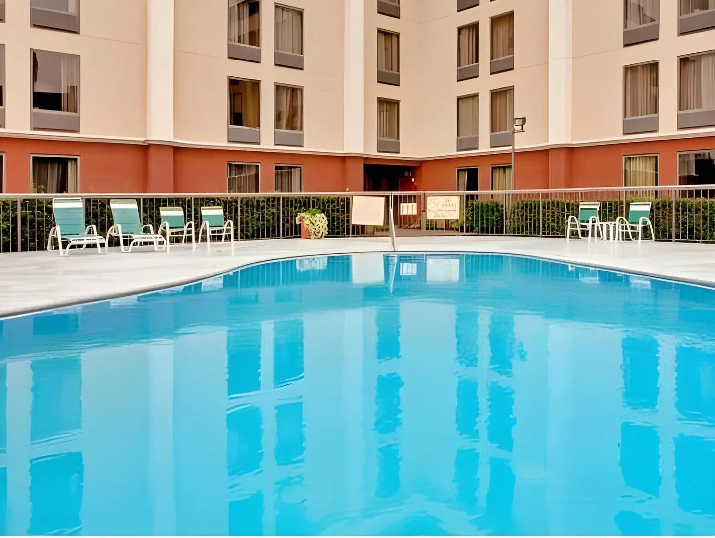 Holiday Inn Express Memphis Medical Center Midtown by IHG OUTDOOR_POOL