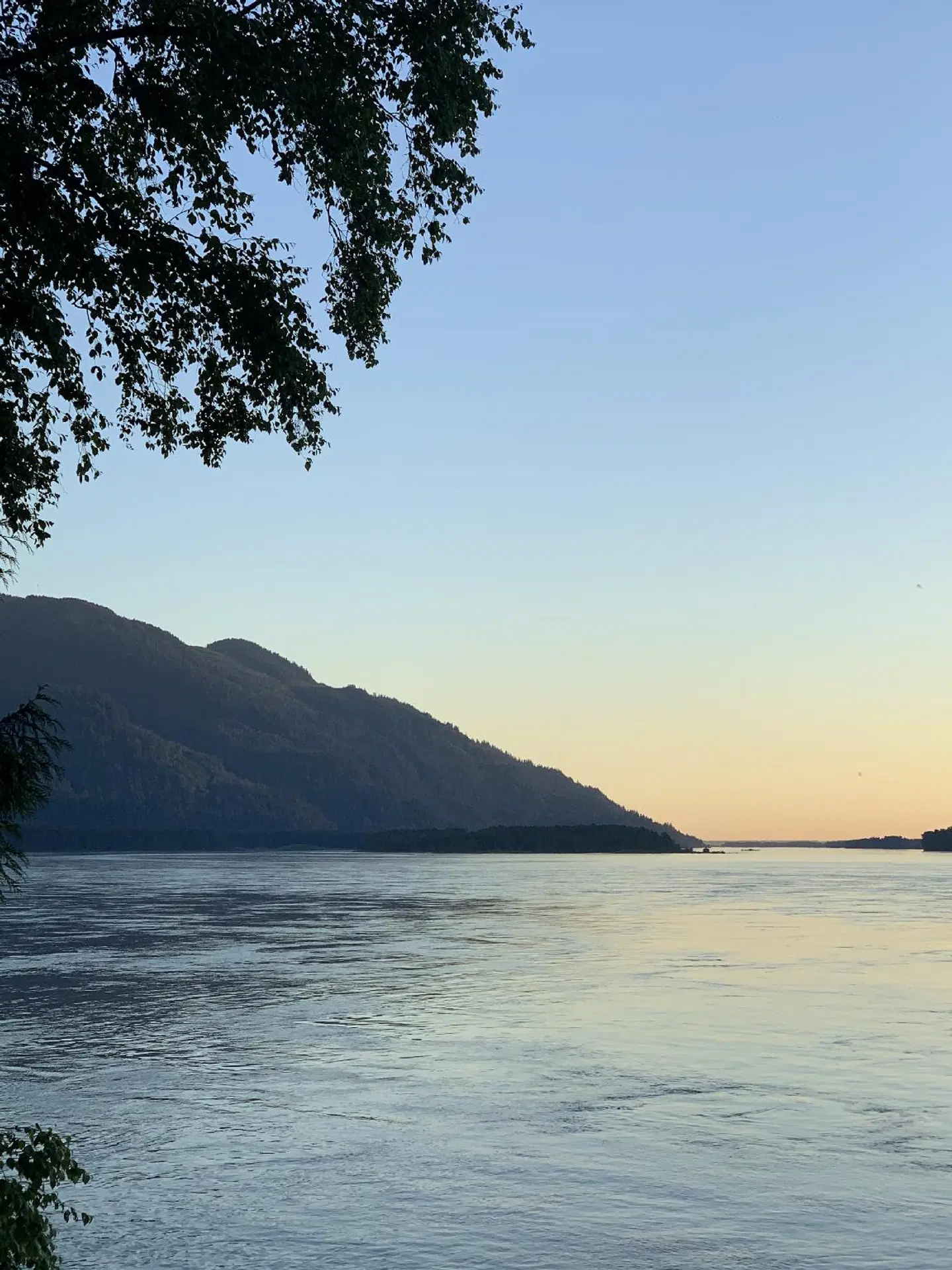 The Fraser River's Edge B&B Lodge LANDSCAPE