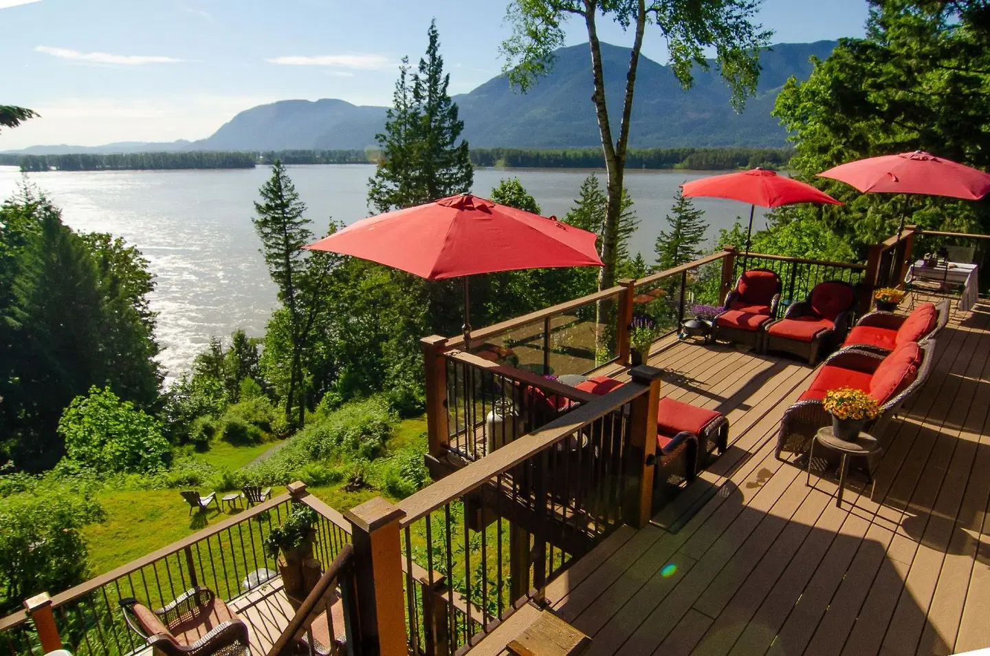 The Fraser River's Edge B&B Lodge Terrasse