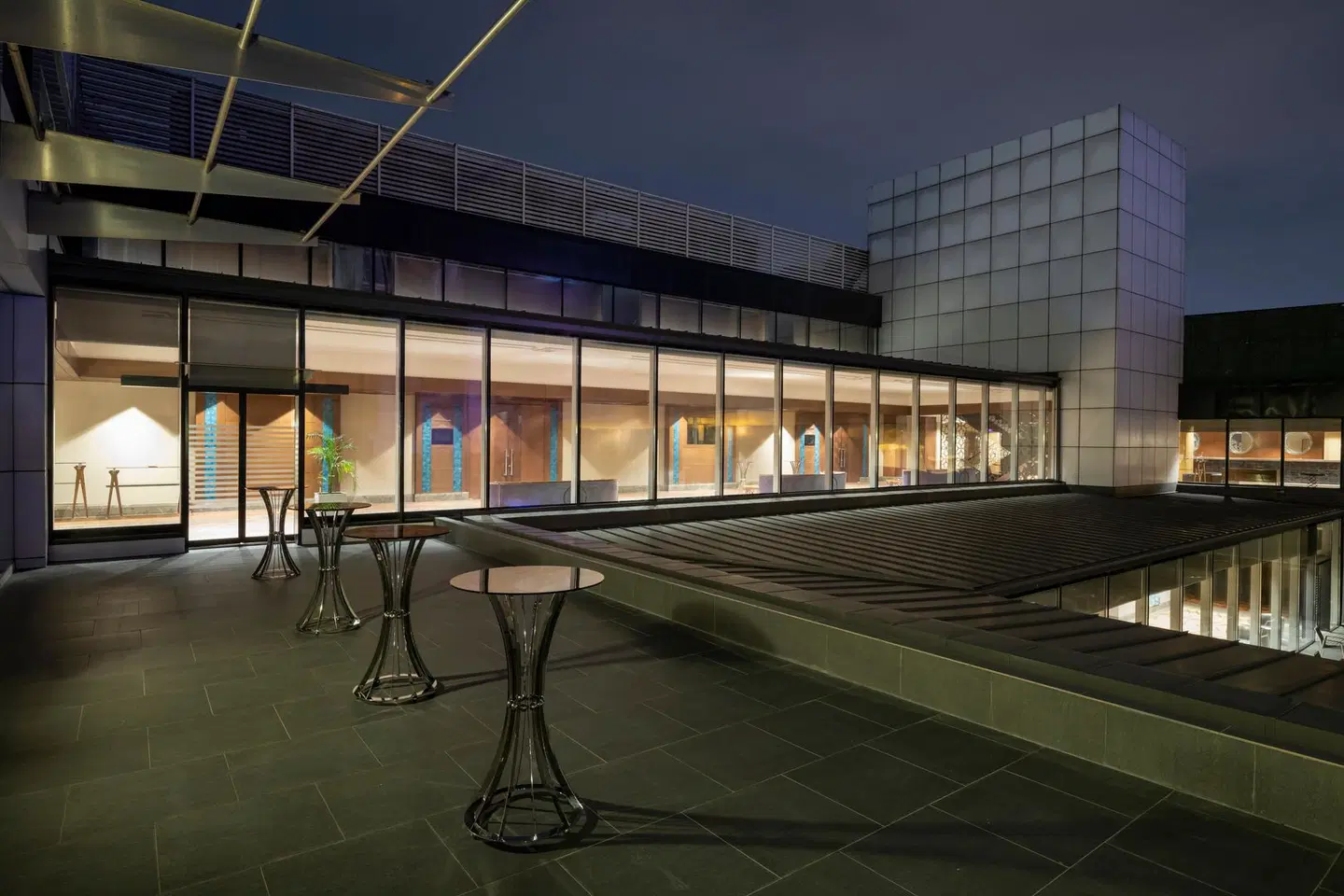 Windsor Hotel & Convention Center TERRACE