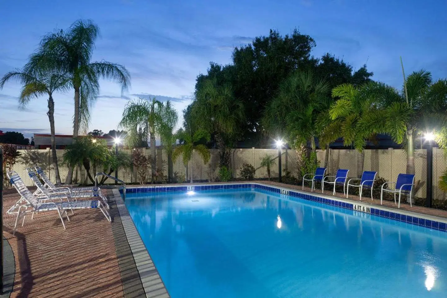 Super 8 by Wyndham Bradenton Sarasota Area OUTDOOR_POOL