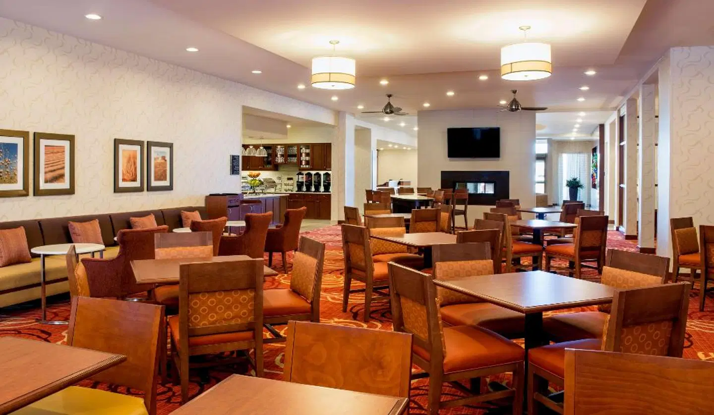 Homewood Suites by Hilton Winnipeg Airport - Polo Park BAR