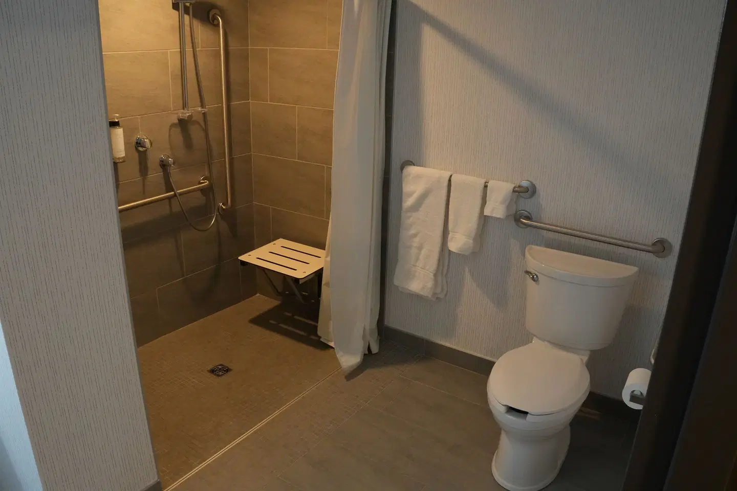 Height of Land Hotel BATHROOM