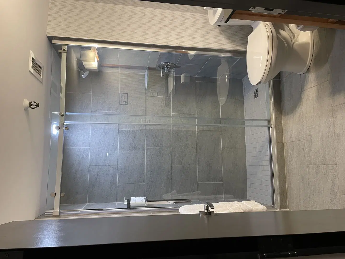 Height of Land Hotel Badezimmer